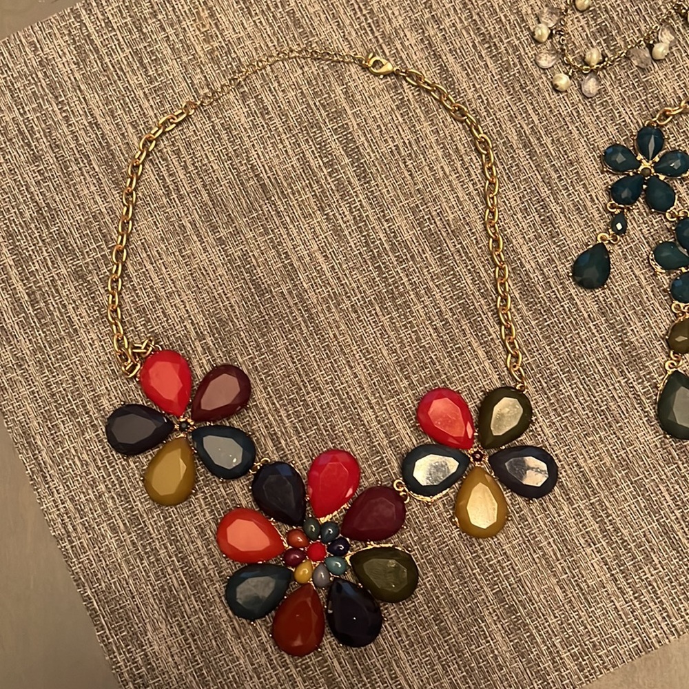 Flower Necklaces - Picture 2 of 9